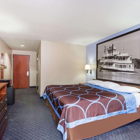 Super 8 By Wyndham Indianola Hotel Exterior photo