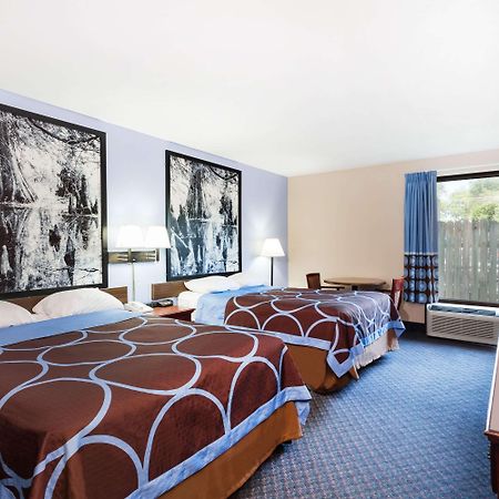 Super 8 By Wyndham Indianola Hotel Exterior photo