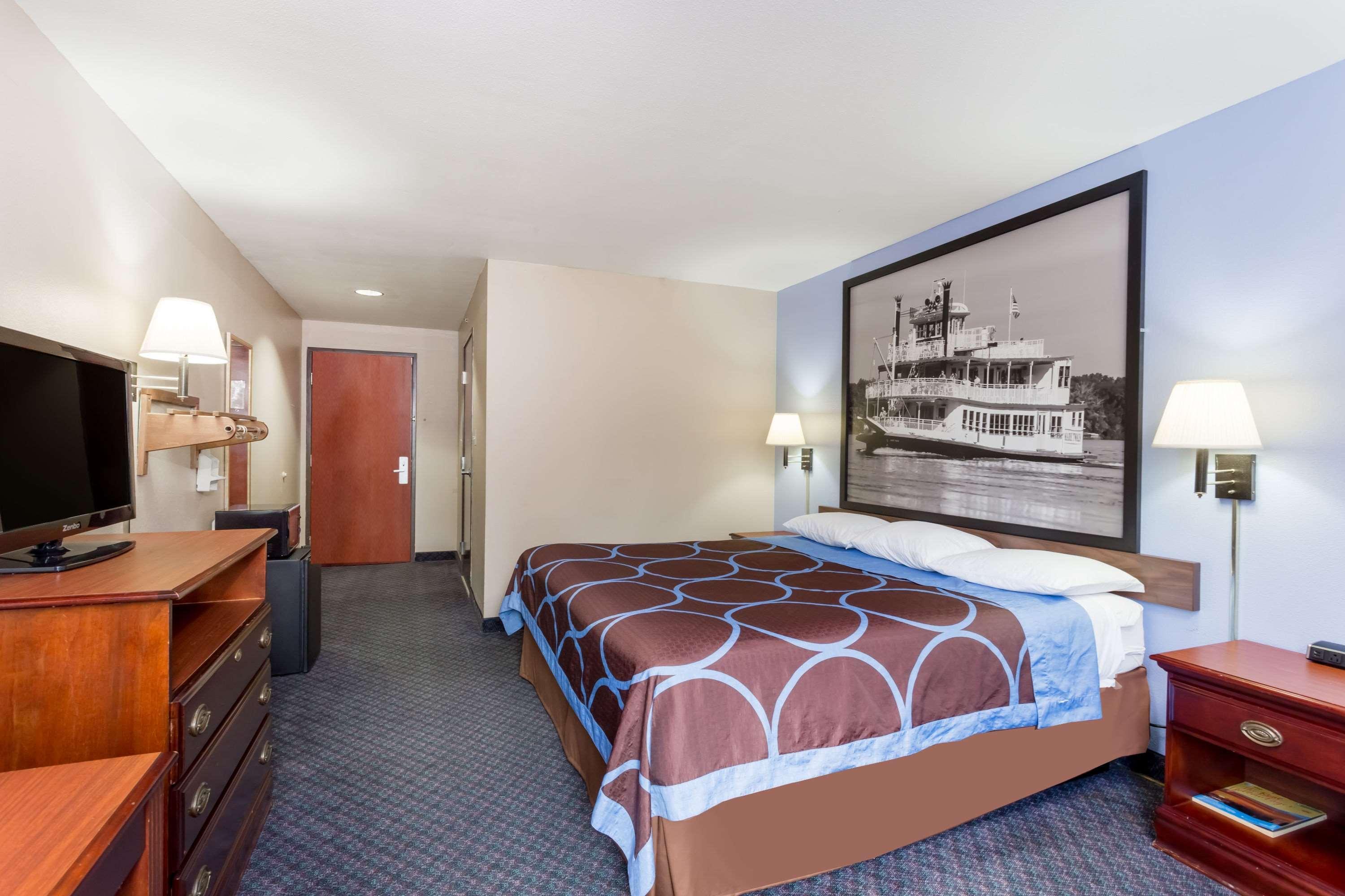 Super 8 By Wyndham Indianola Hotel Exterior photo