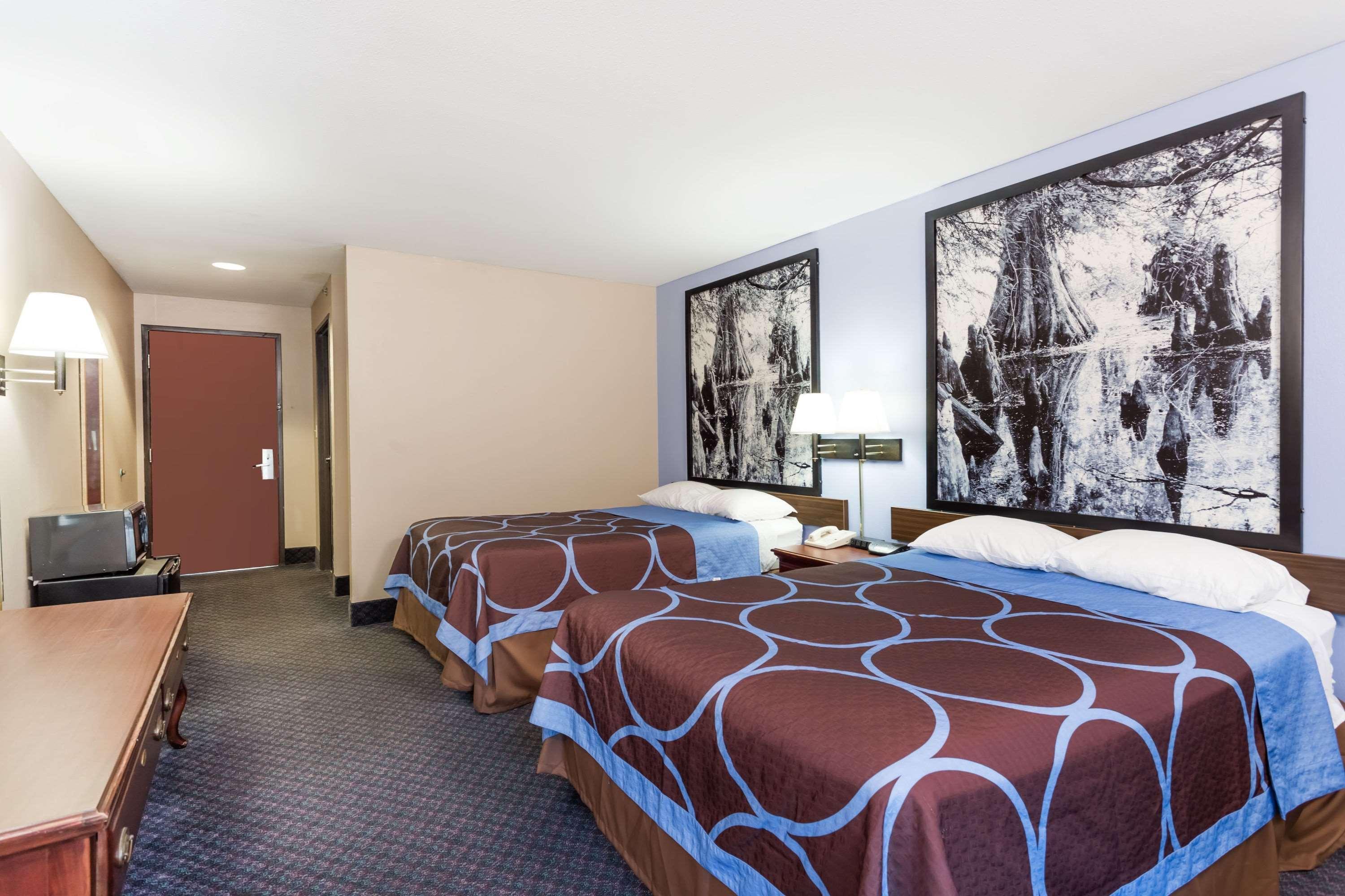 Super 8 By Wyndham Indianola Hotel Exterior photo