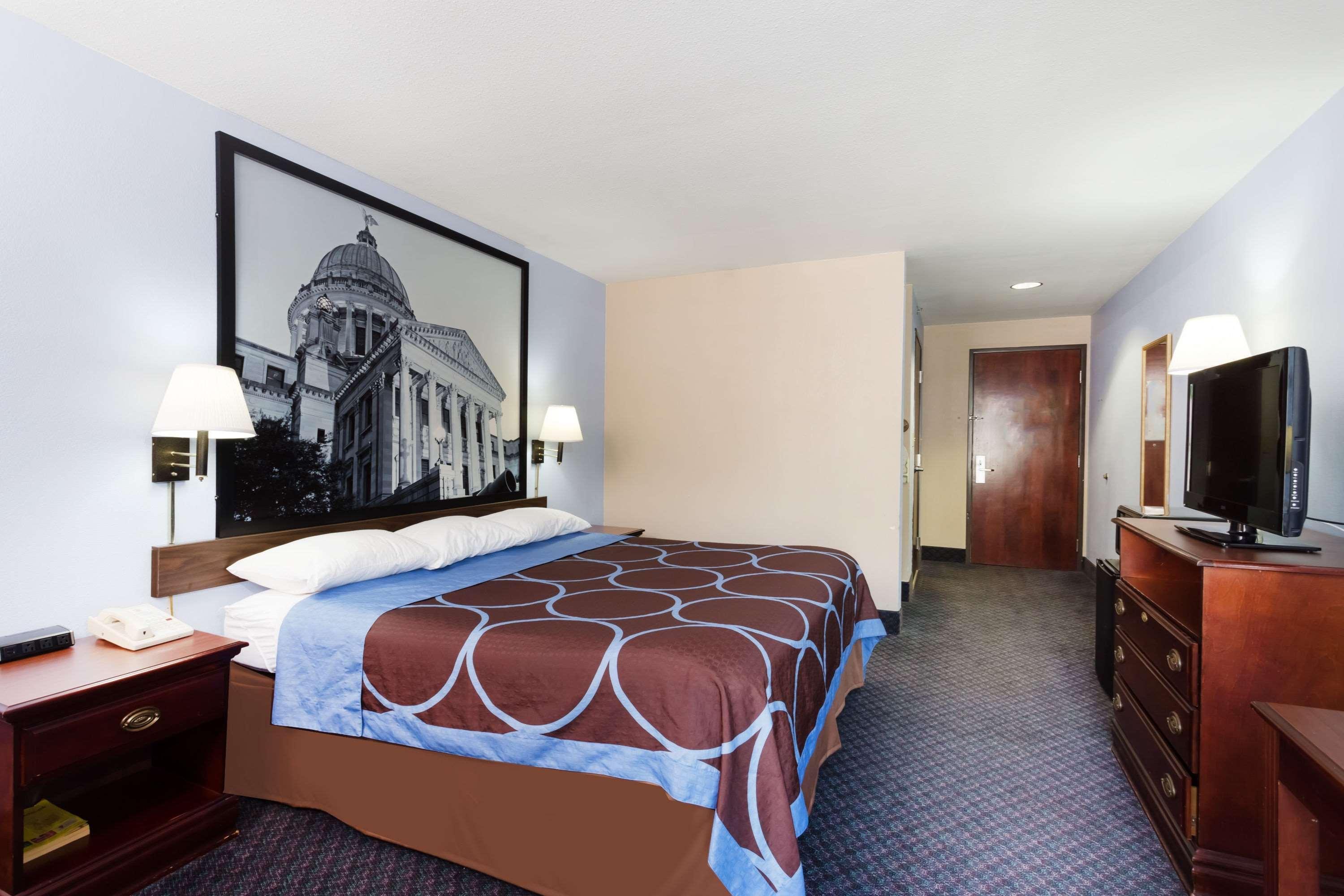 Super 8 By Wyndham Indianola Hotel Exterior photo