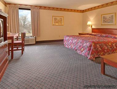 Super 8 By Wyndham Indianola Hotel Room photo