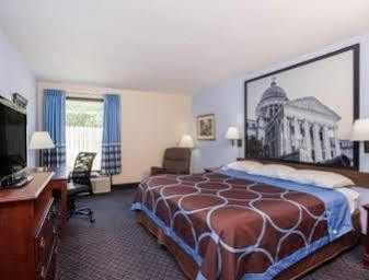Super 8 By Wyndham Indianola Hotel Exterior photo